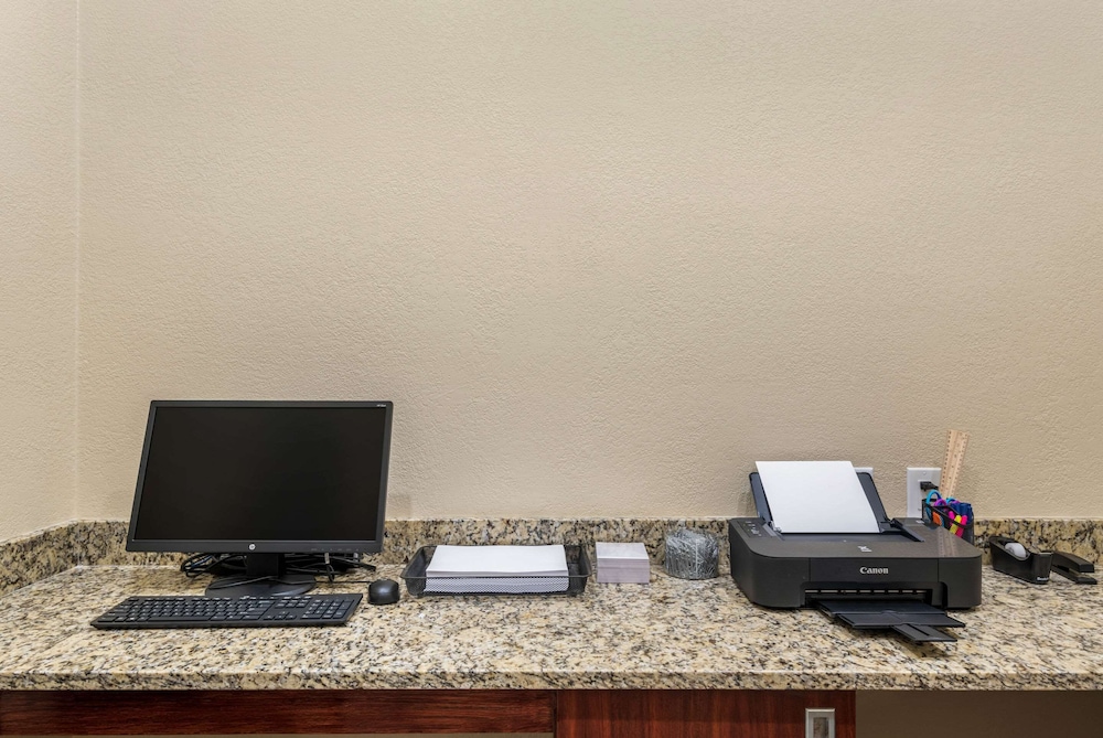Comfort Inn & Suites Big Spring 24/39
