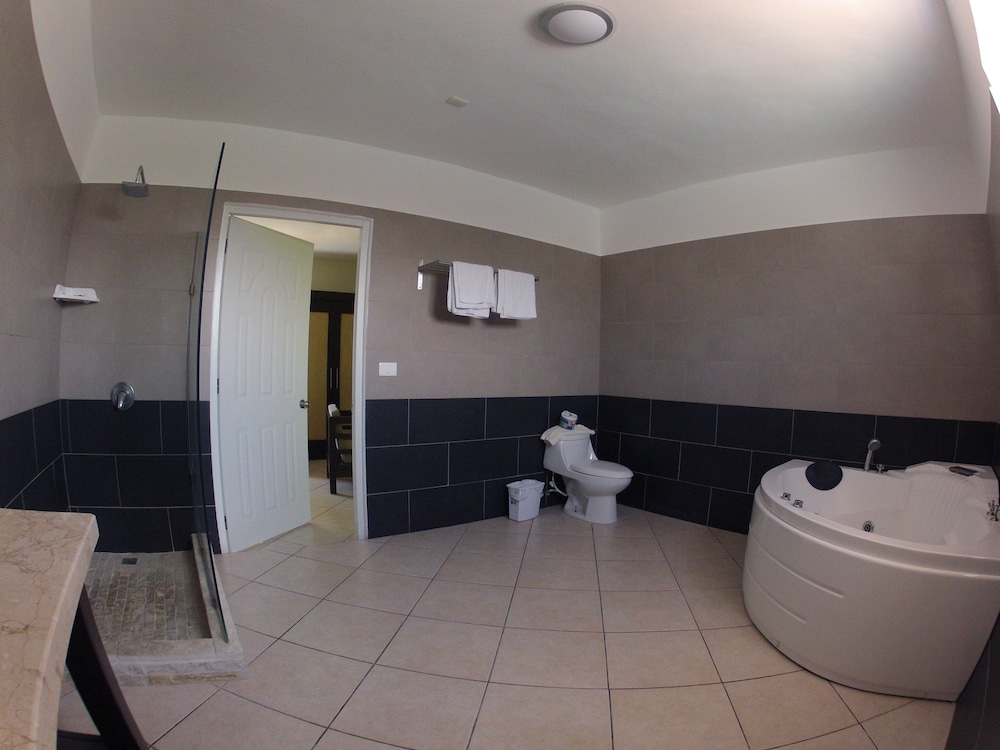 New Garden Hotel 58/59