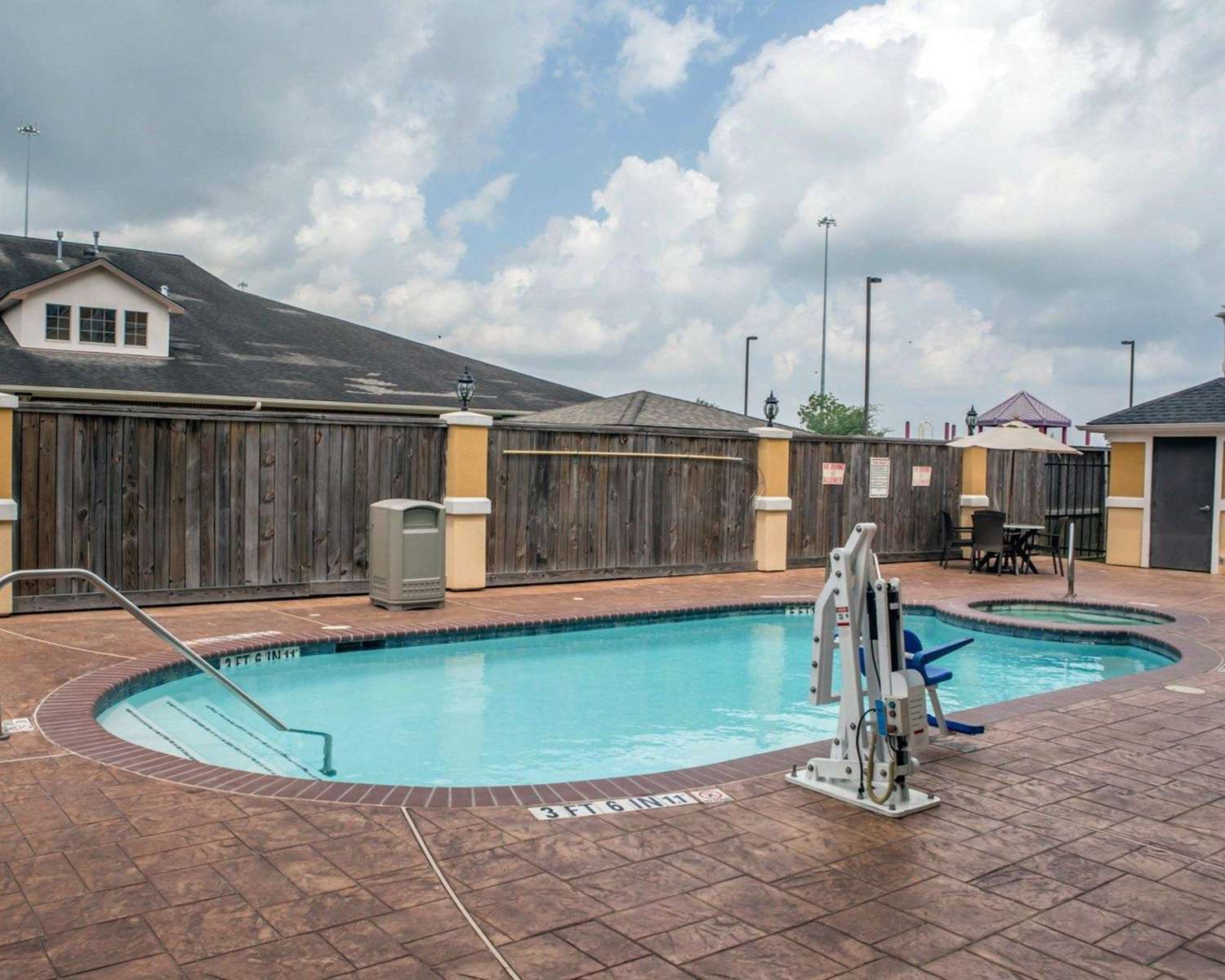 Sleep Inn Suites Pearland Houston South 35/35