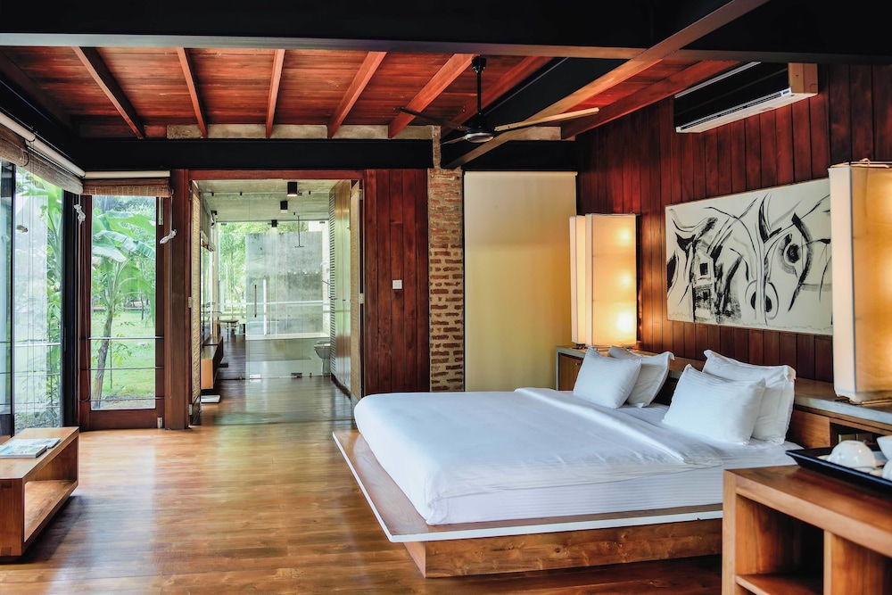 Upper, Premier, Suite, King Bed