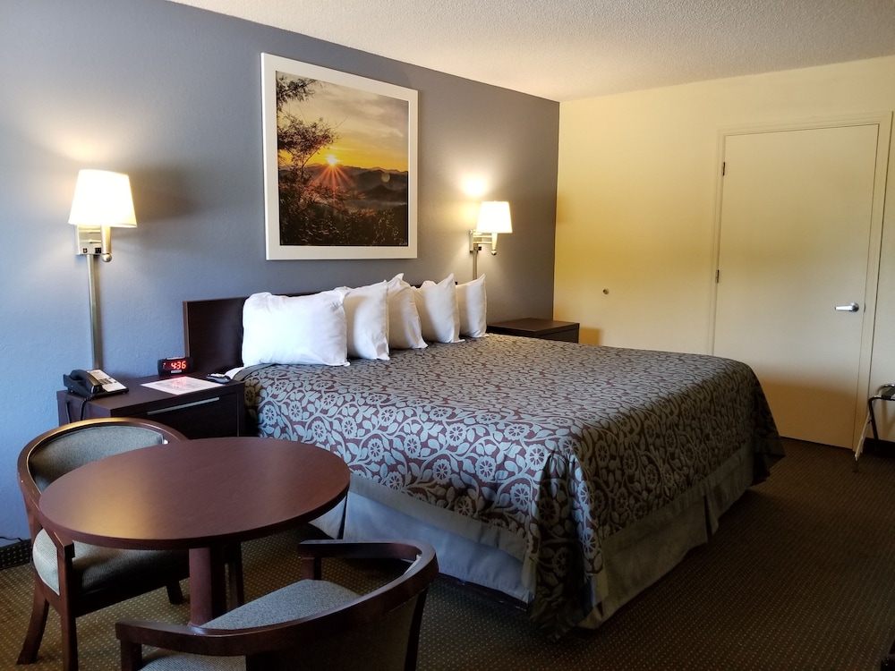 Days Inn By Wyndham Camilla 13/24