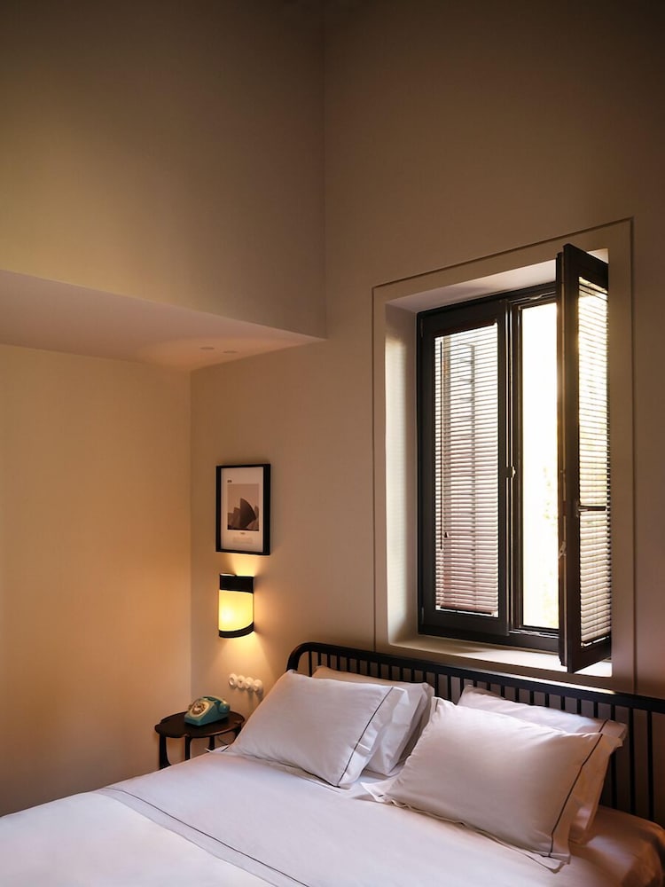 EXECUTIVE, DOUBLE BED, CITY VIEW