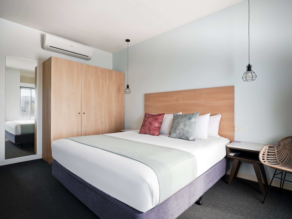 Novotel St Kilda 9/49