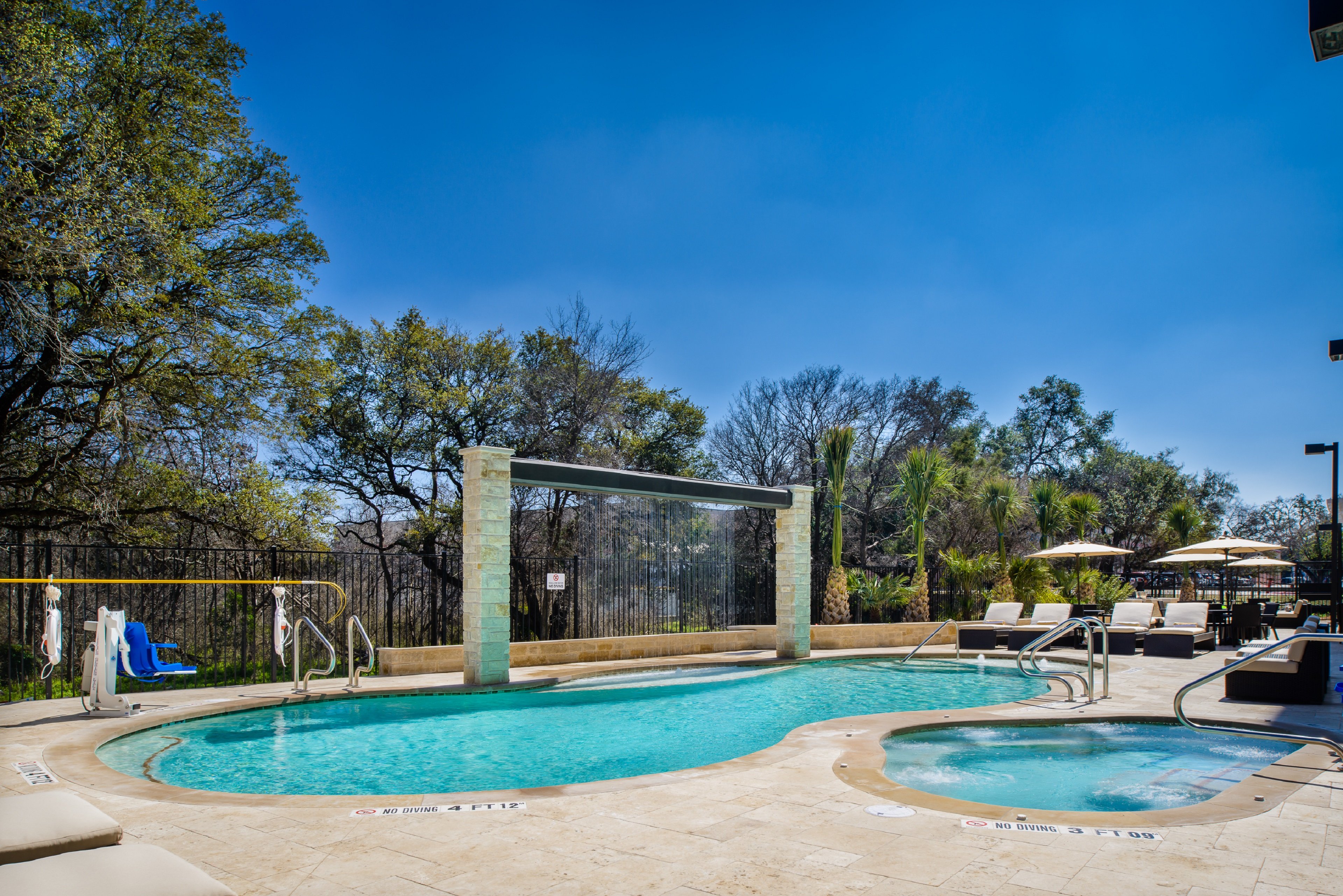 Holiday Inn Express Suites Austin Nw Arboretum Area 47/47