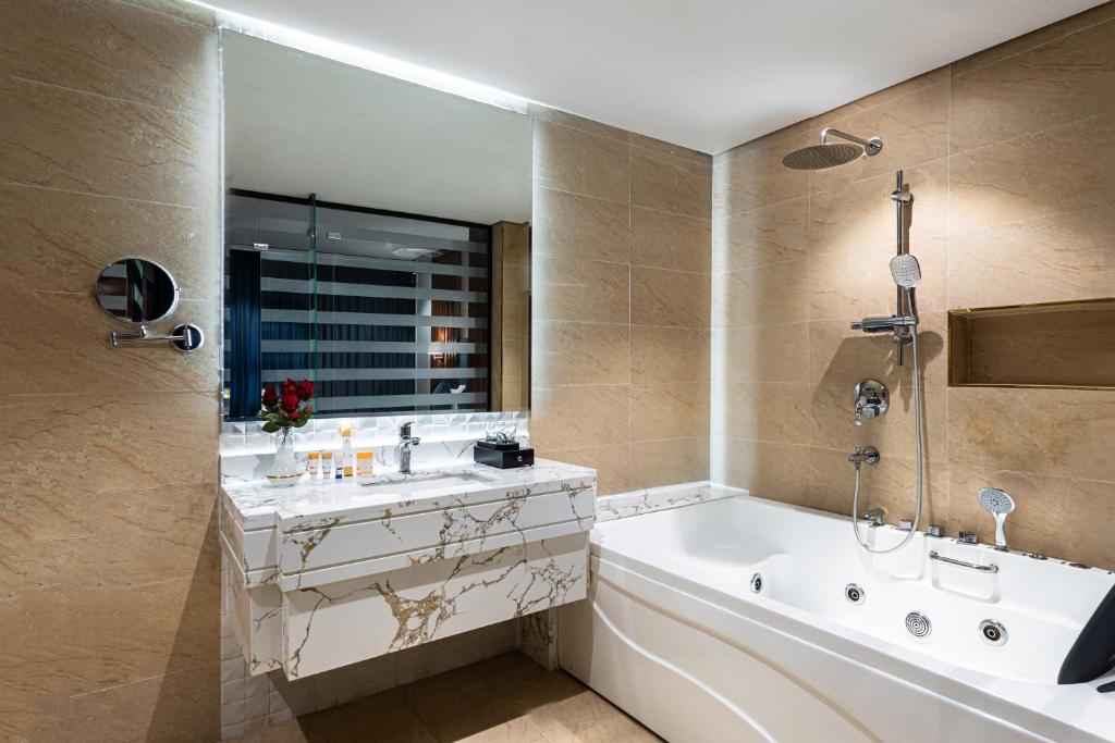 Al Qasr Hotel Suites - Corniche 32/33