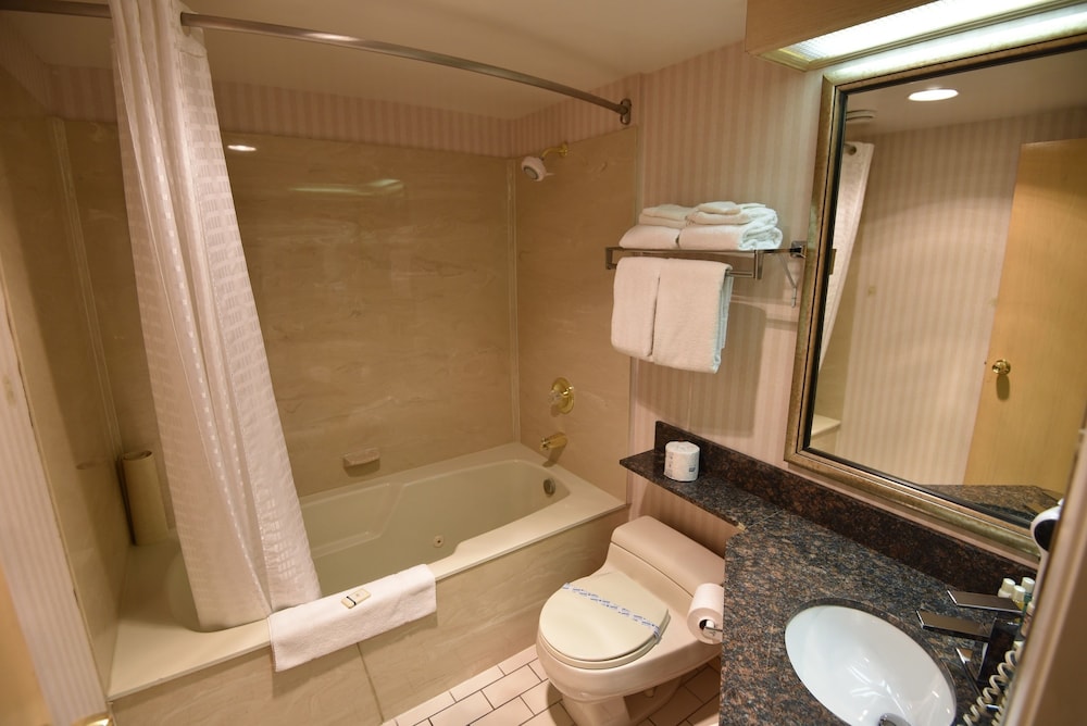 Travelodge By Wyndham Lloydminster 30/33