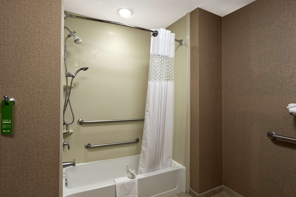 Hampton Inn Statesville 23/72