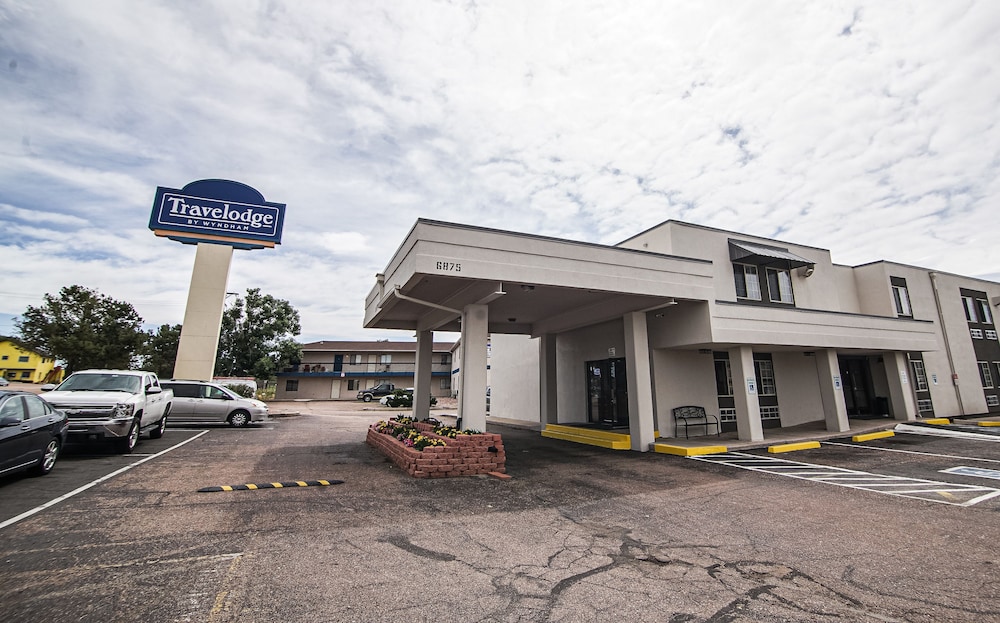 Travelodge by Wyndham Colorado Springs Airport/Peterson AFB 3/44