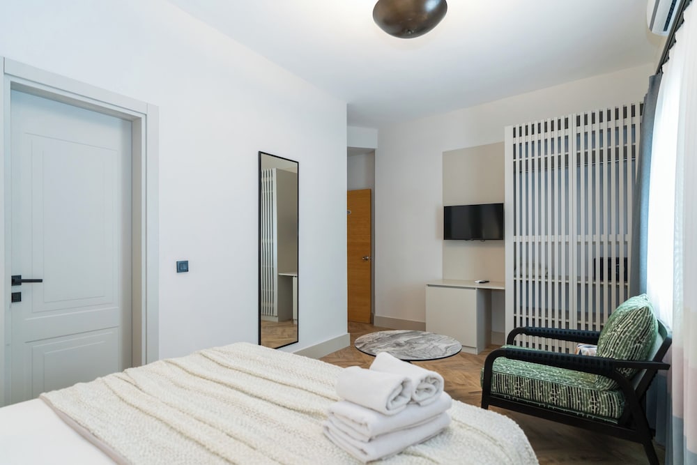 The Hotel 48 17/49