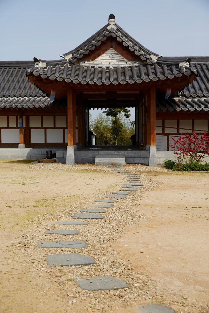 Youngsanjae Hanok Hotel 42/44