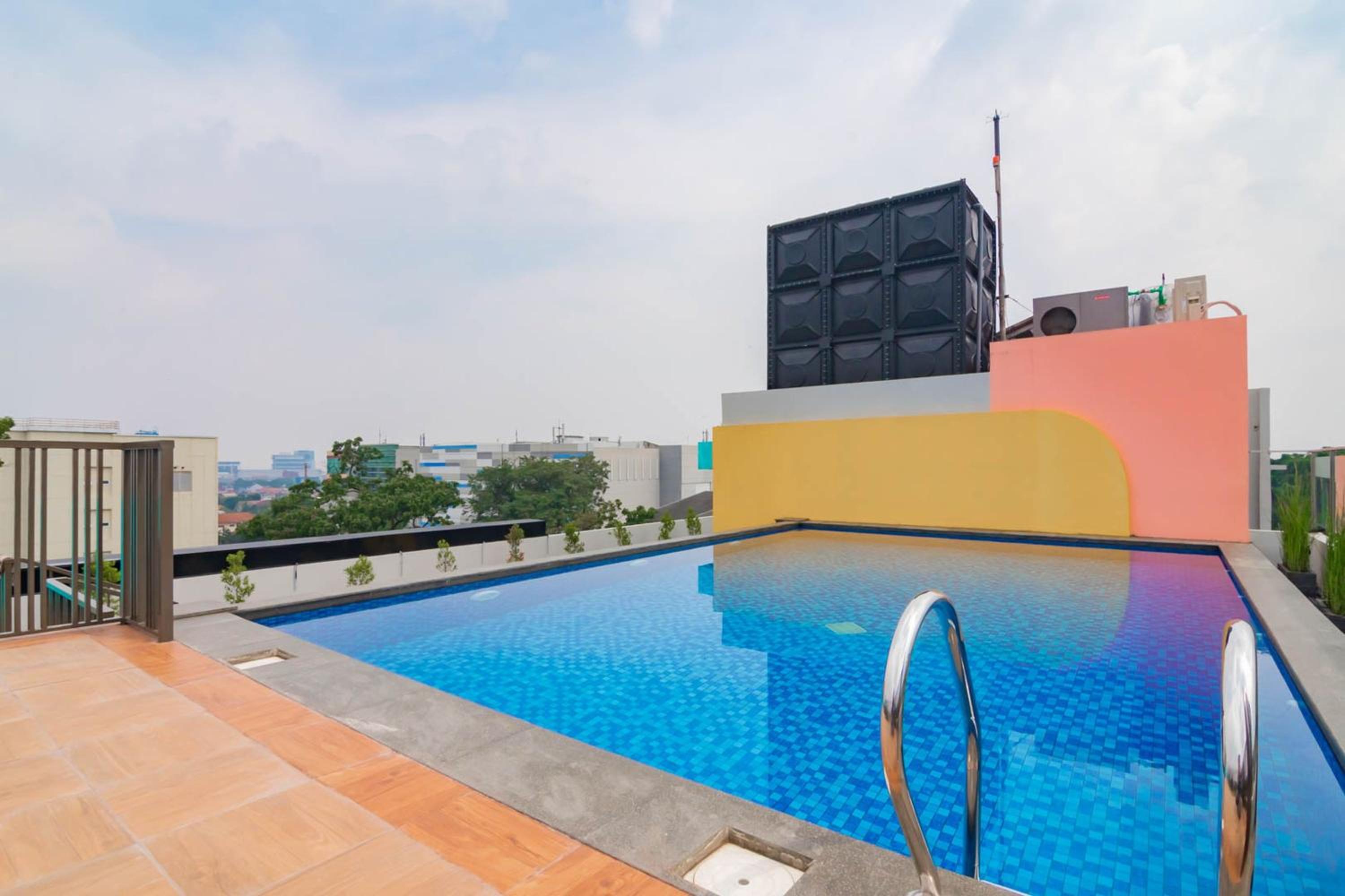 Sans Hotel Alexander Bandung 9/66