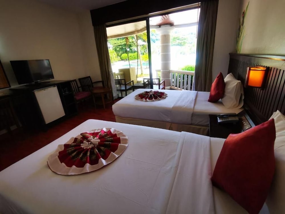Phi Phi Island Cabana Hotel 47/69