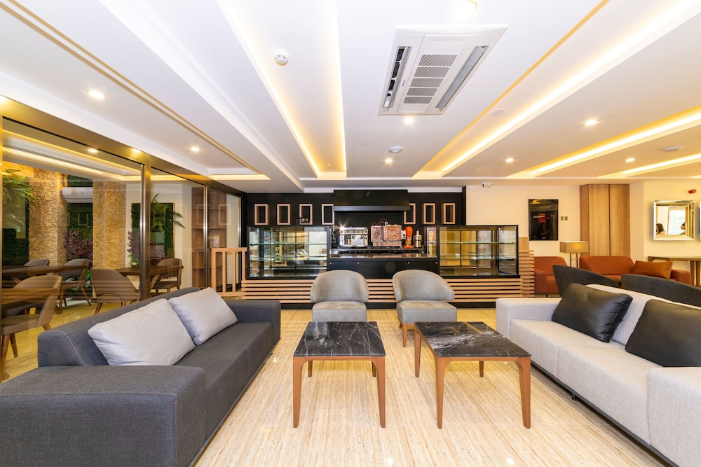 38 Hotel 51/64