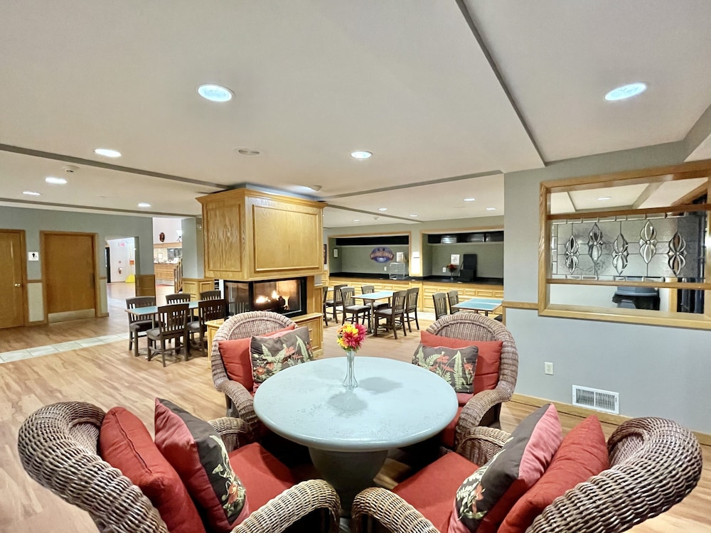 FairBridge Inn & Suites Fort Wayne 43/52
