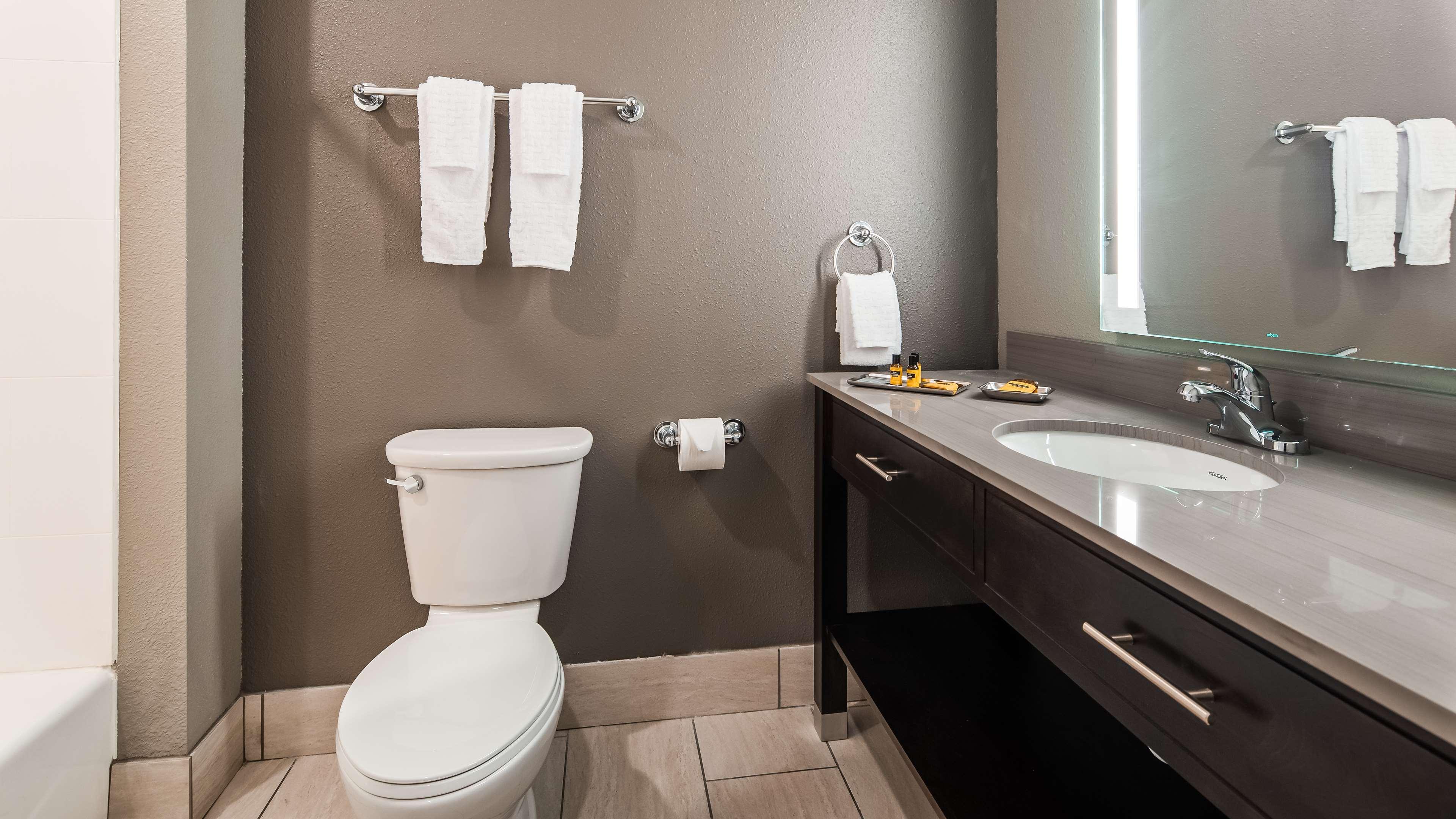 جناح بسريرين كوين، Best Western Plus Saint Peter 4/7