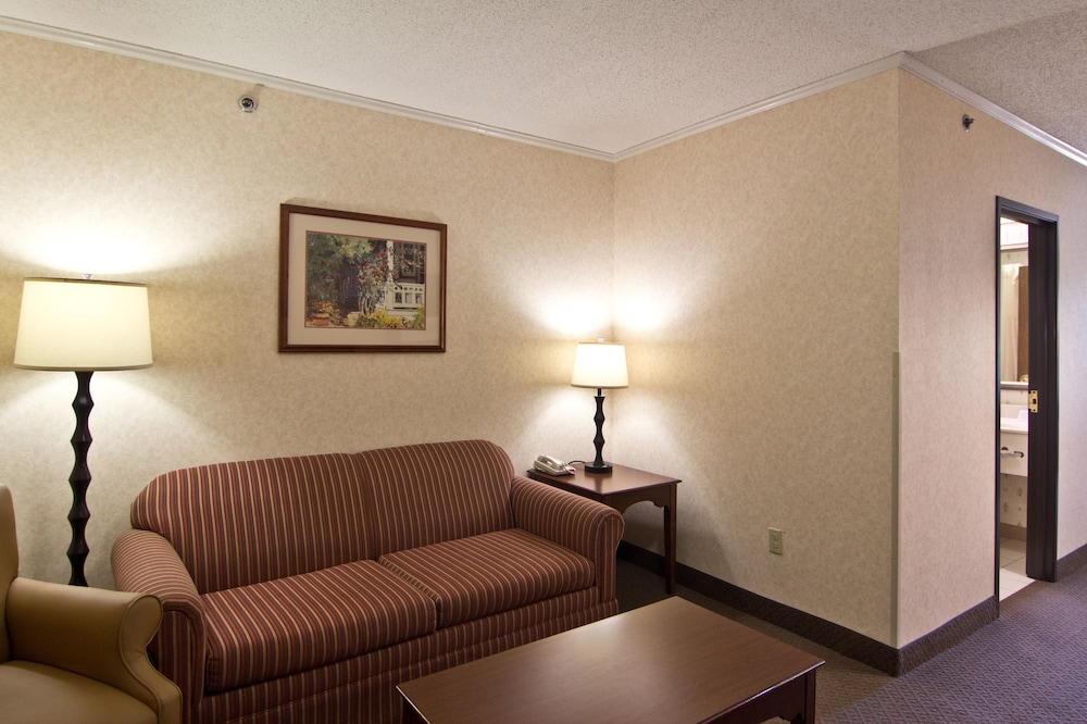 Coshocton Village Inn and Suites 45/68