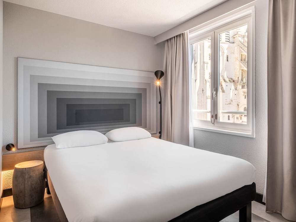 Ibis Saint Quentin Basilique 23/70