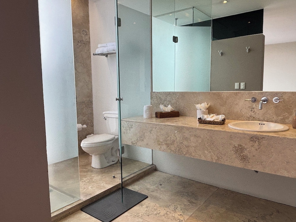 Lombardo Suites 48/50