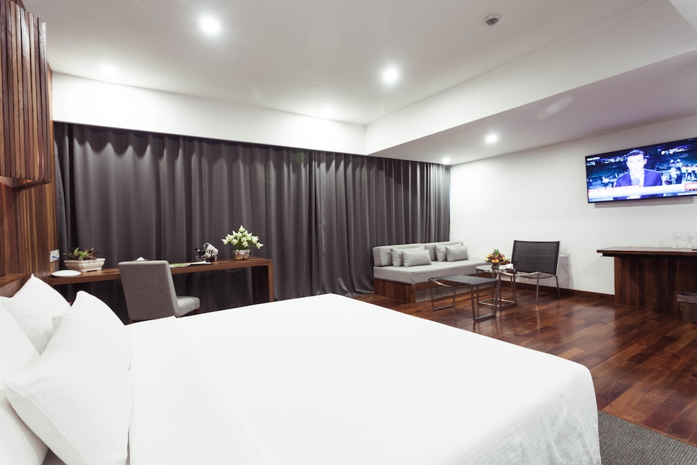 جناح تنفيذي بسرير كينج بإطلالة على المسبح مع أريكة، Hotel Somadevi Boutique 2/10