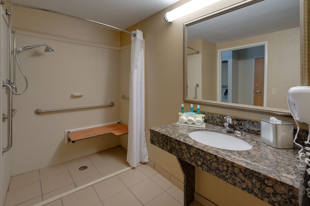 Holiday Inn Express Charles Town 16/62