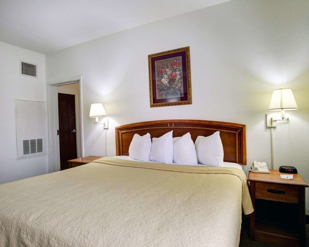 Quality Inn and Suites Austin Airport 12/50