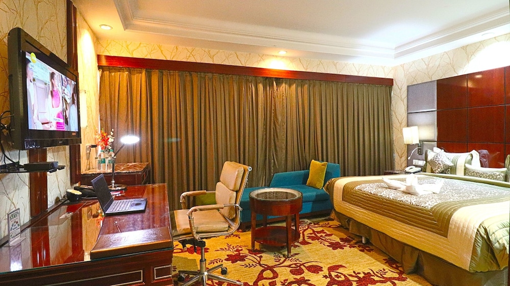 EXECUTIVE, DOUBLE OR TWIN BED