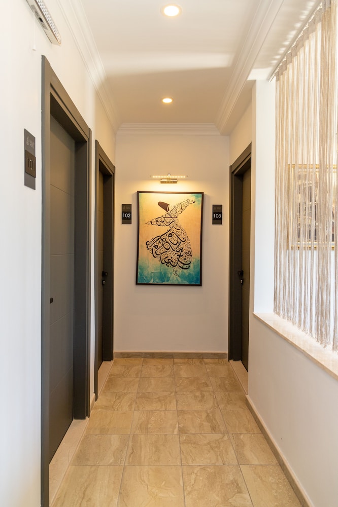 Galley Hotel 9/50