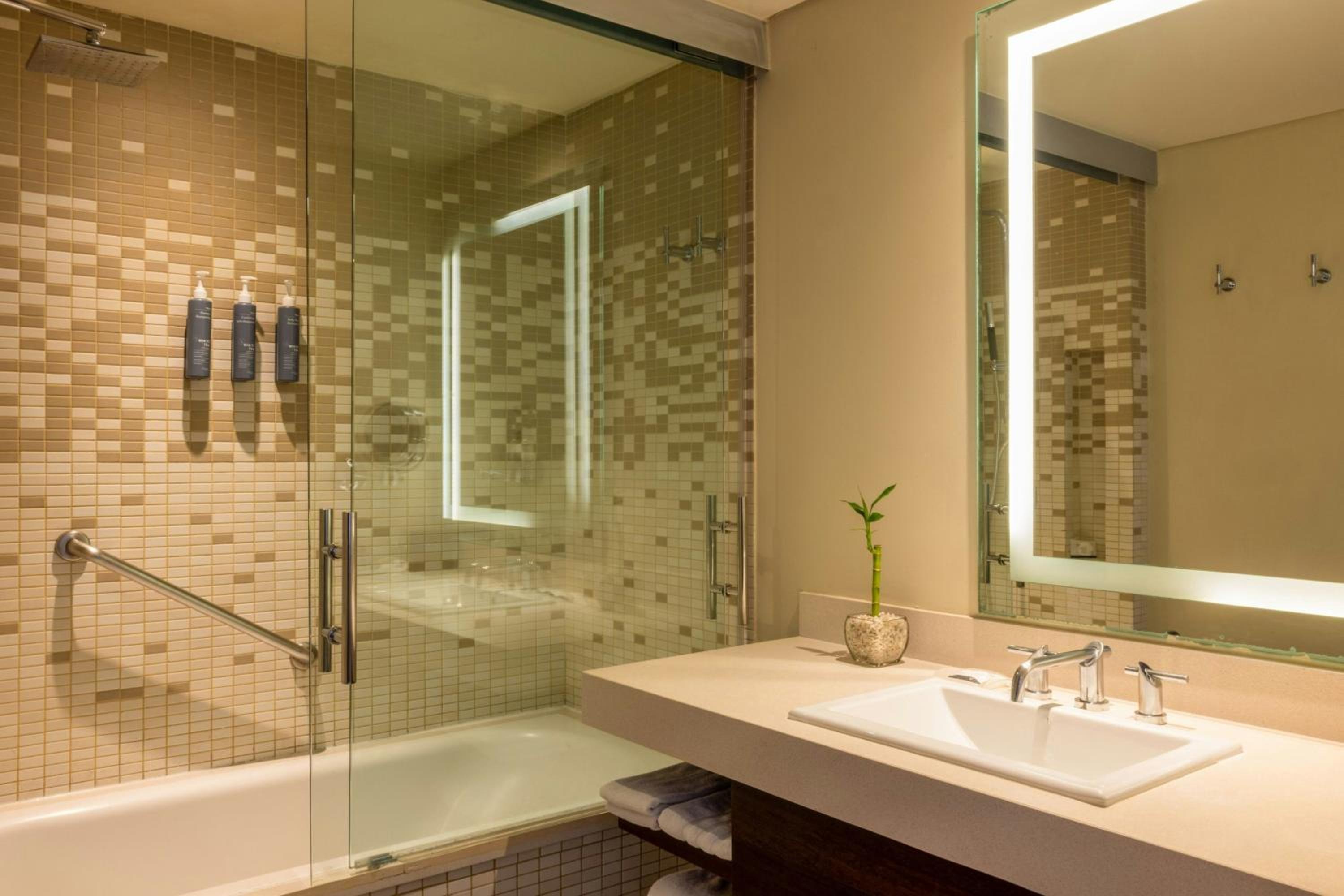 غرفة كلاسيكية كبيرة بسريرين كوين بشرفة، The Westin Cozumel 2/4