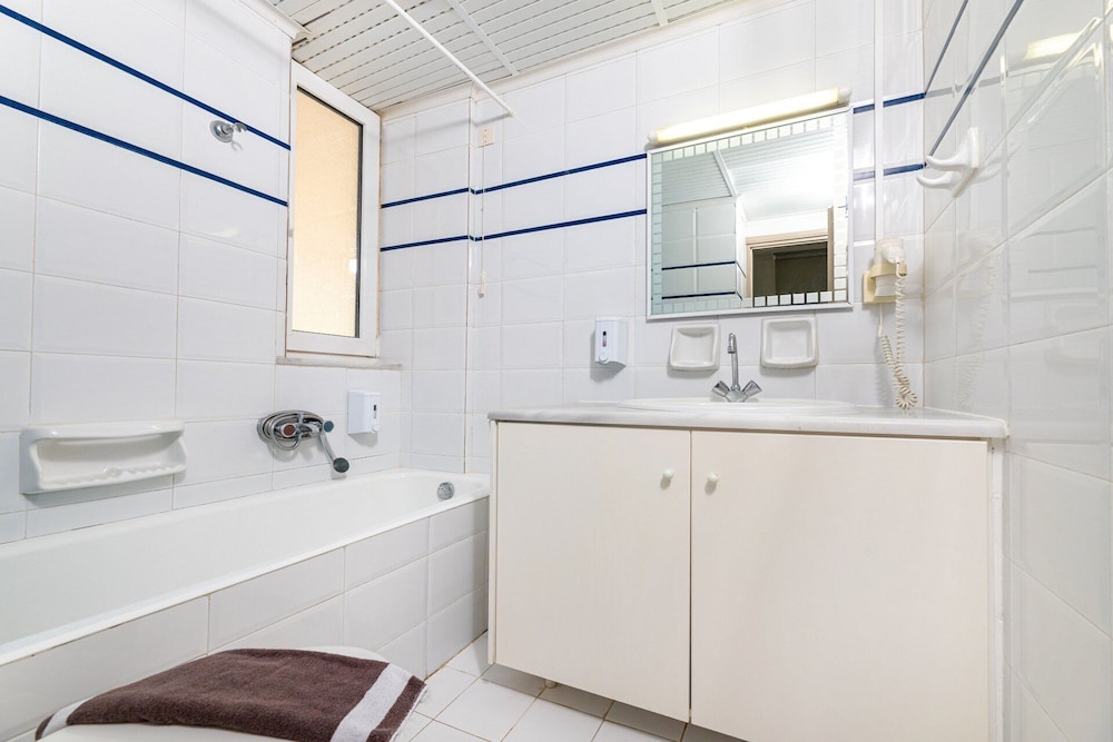 Kostakis Beach Hotel 44/46