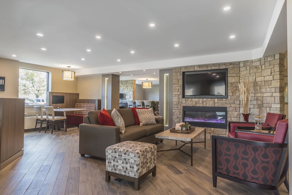 Spark by Hilton Oshawa 33/43