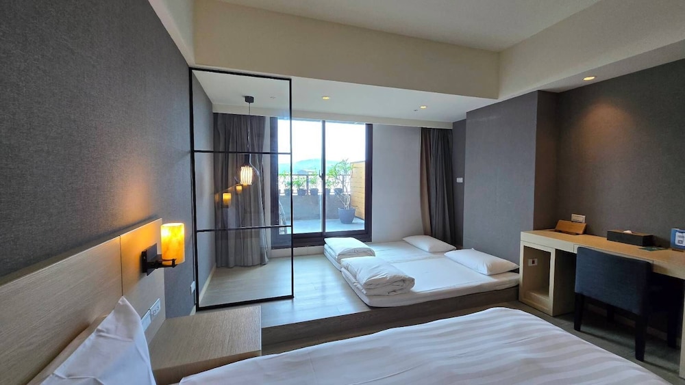 GALLERY, DOUBLE BED