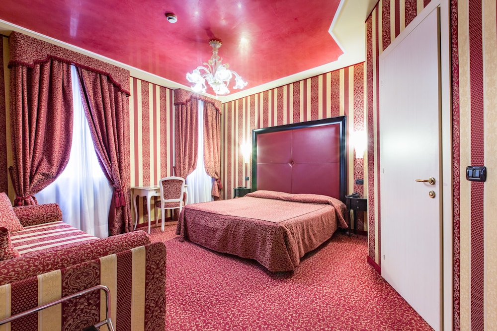 Superior, Double Bed, Canal View