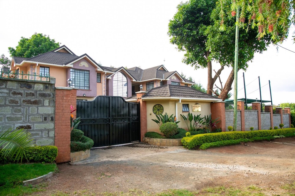 Davis Court Nyeri 4/23