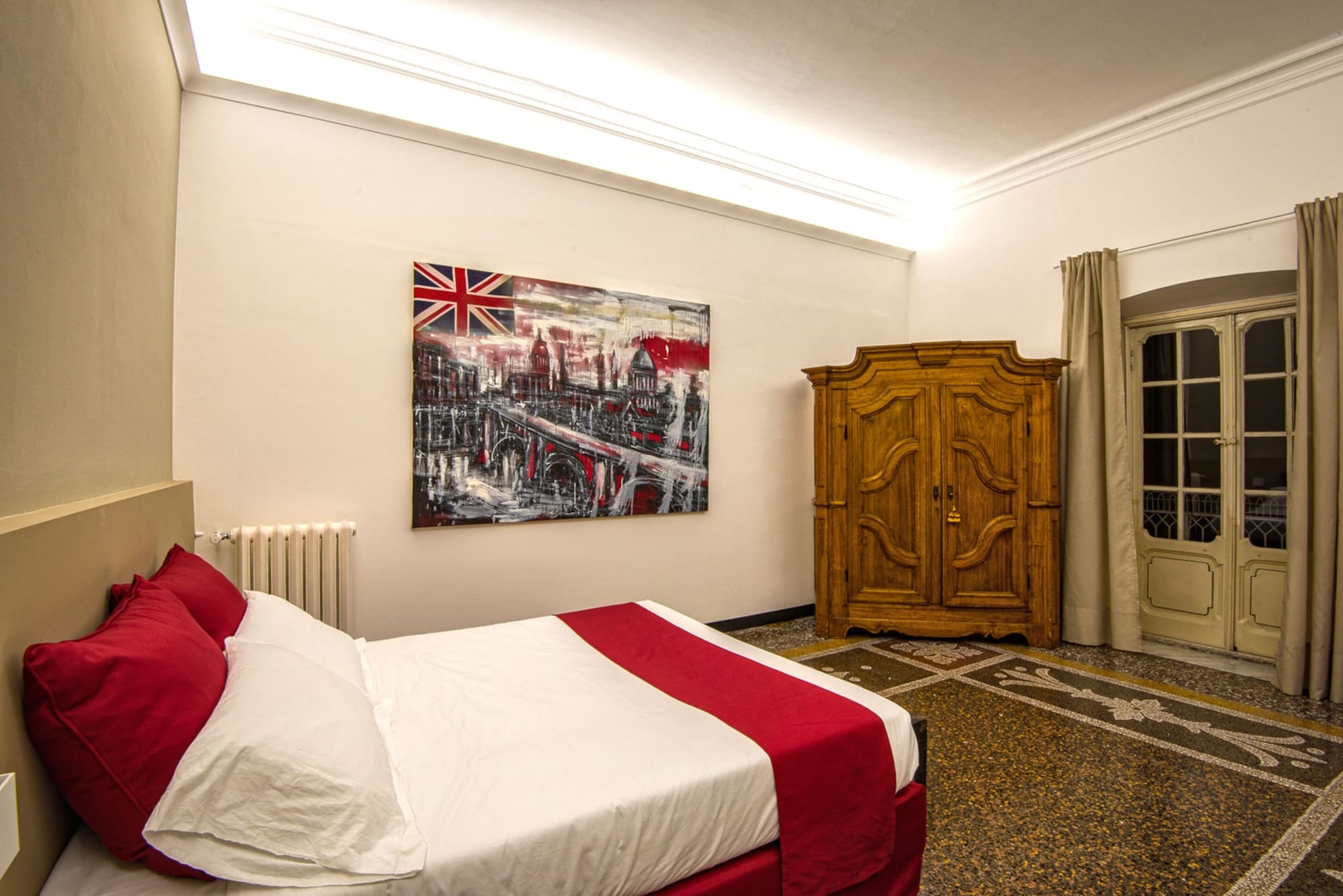 COMFORT, QUEEN BED