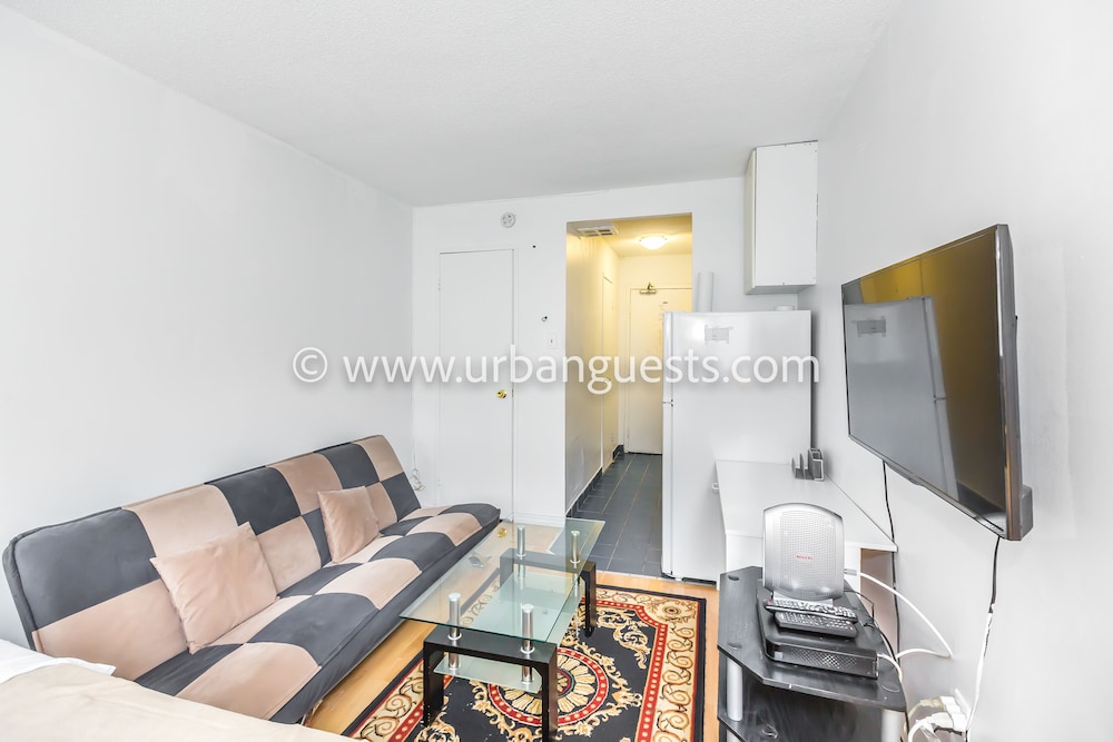 Toronto Furnished Living 42/52