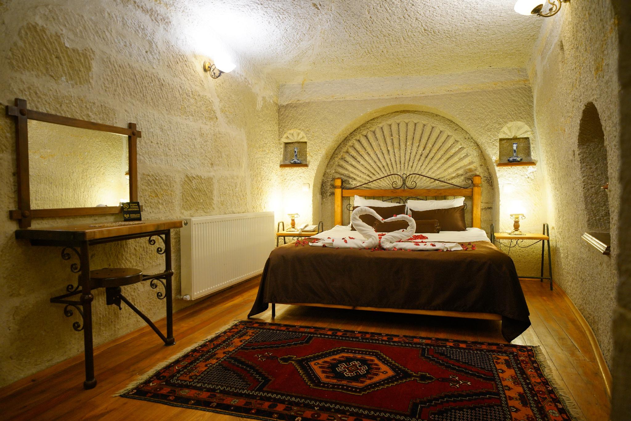 Cave, Suite, Queen Bed