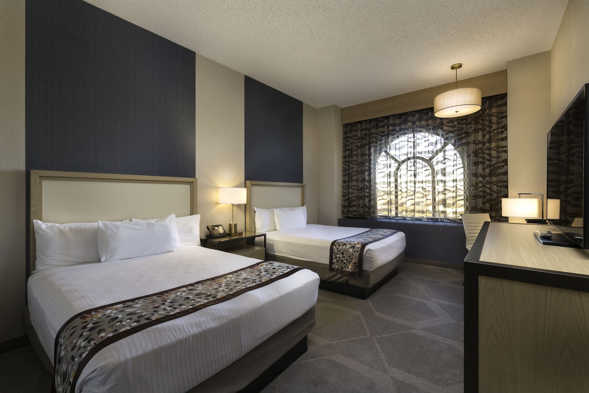 DELUXE, 2 QUEEN BEDS