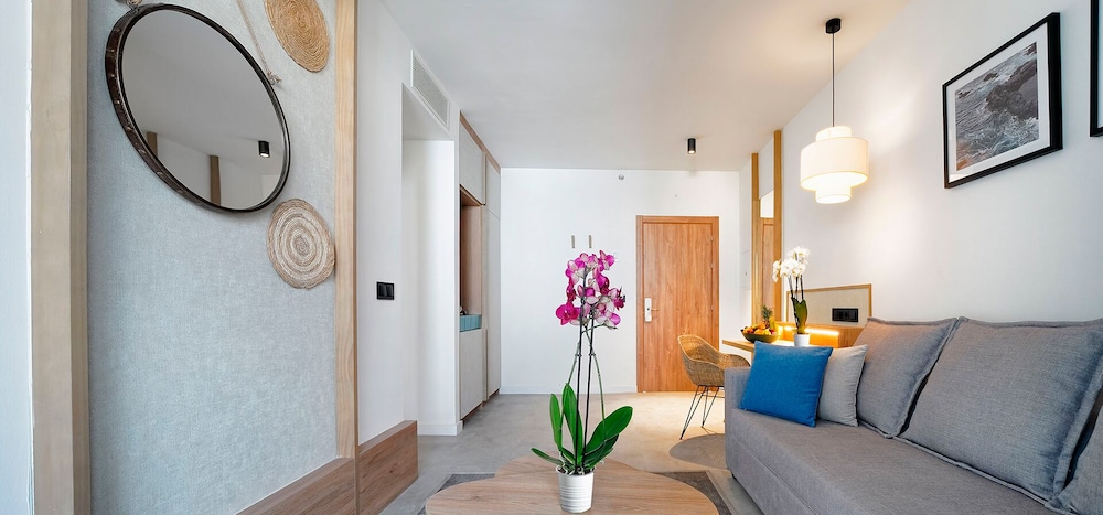 HOVIMA Suites Costa Adeje 45/64