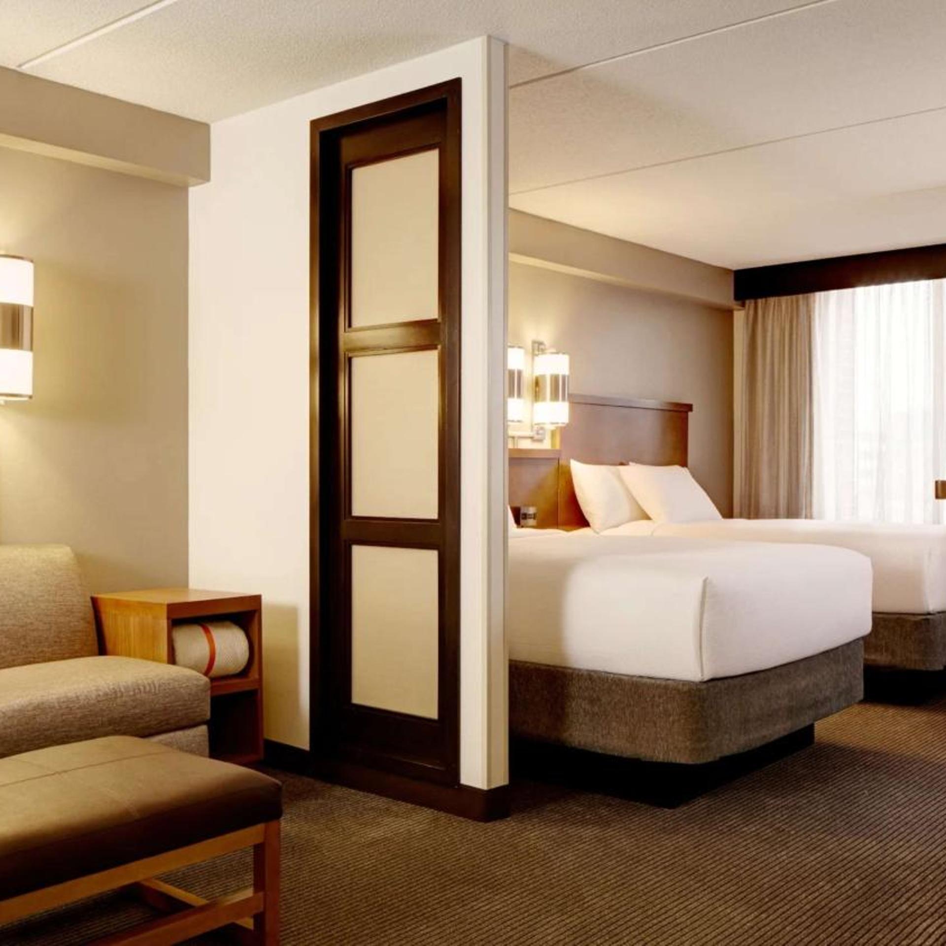 غرفة بسريرين مزدوجين مع أريكة، Sonesta Select Atlanta Duluth 13/20