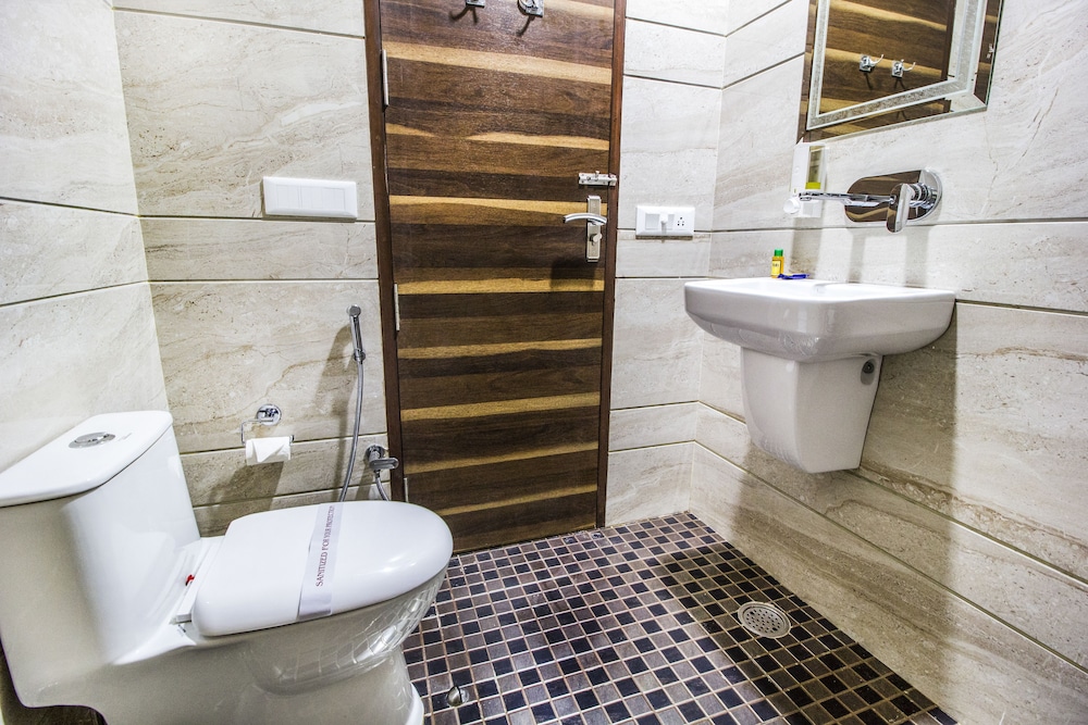 Fabhotel Sapphire Inn Mansarovar 50/50
