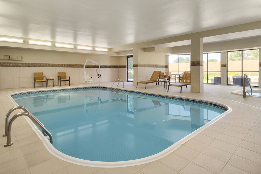 COURTYARD BY MARRIOTT AKRON FAIRLAWN