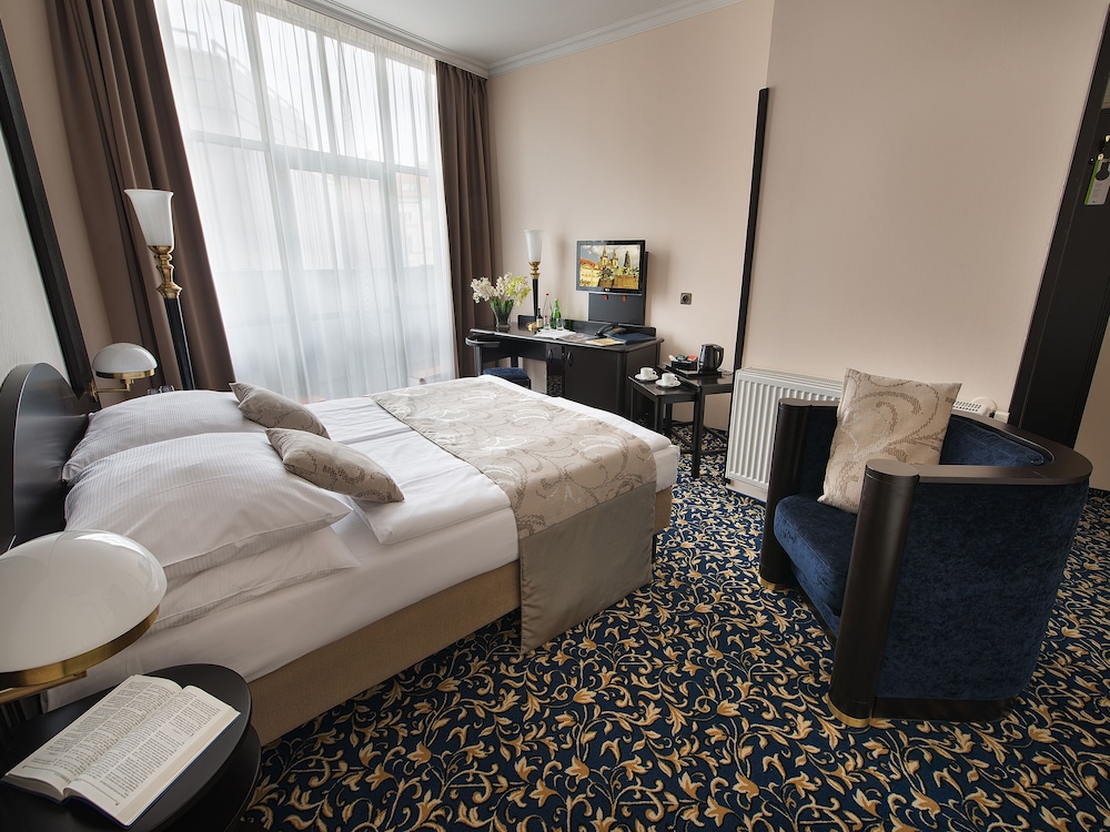 Business, Double or Twin Bed