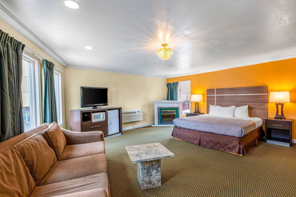 Econo Lodge Beach And Boardwalk 10/14