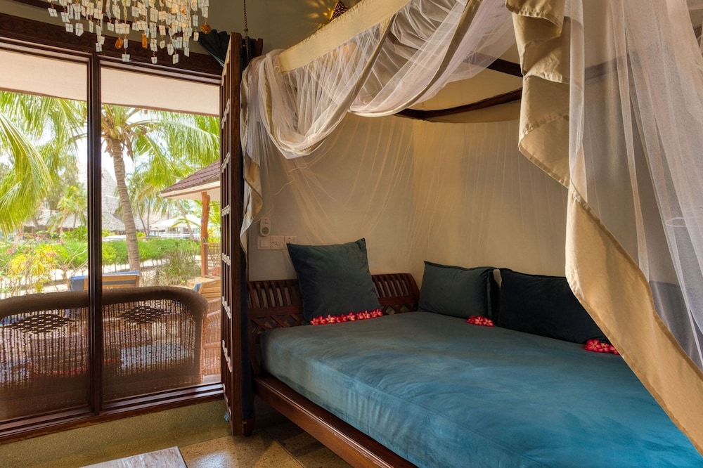 Pool, Bungalow, King Bed