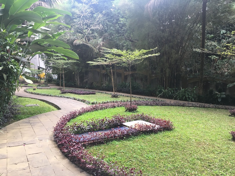 Galeri Ciumbuleuit Hotel and Apartment 46/50