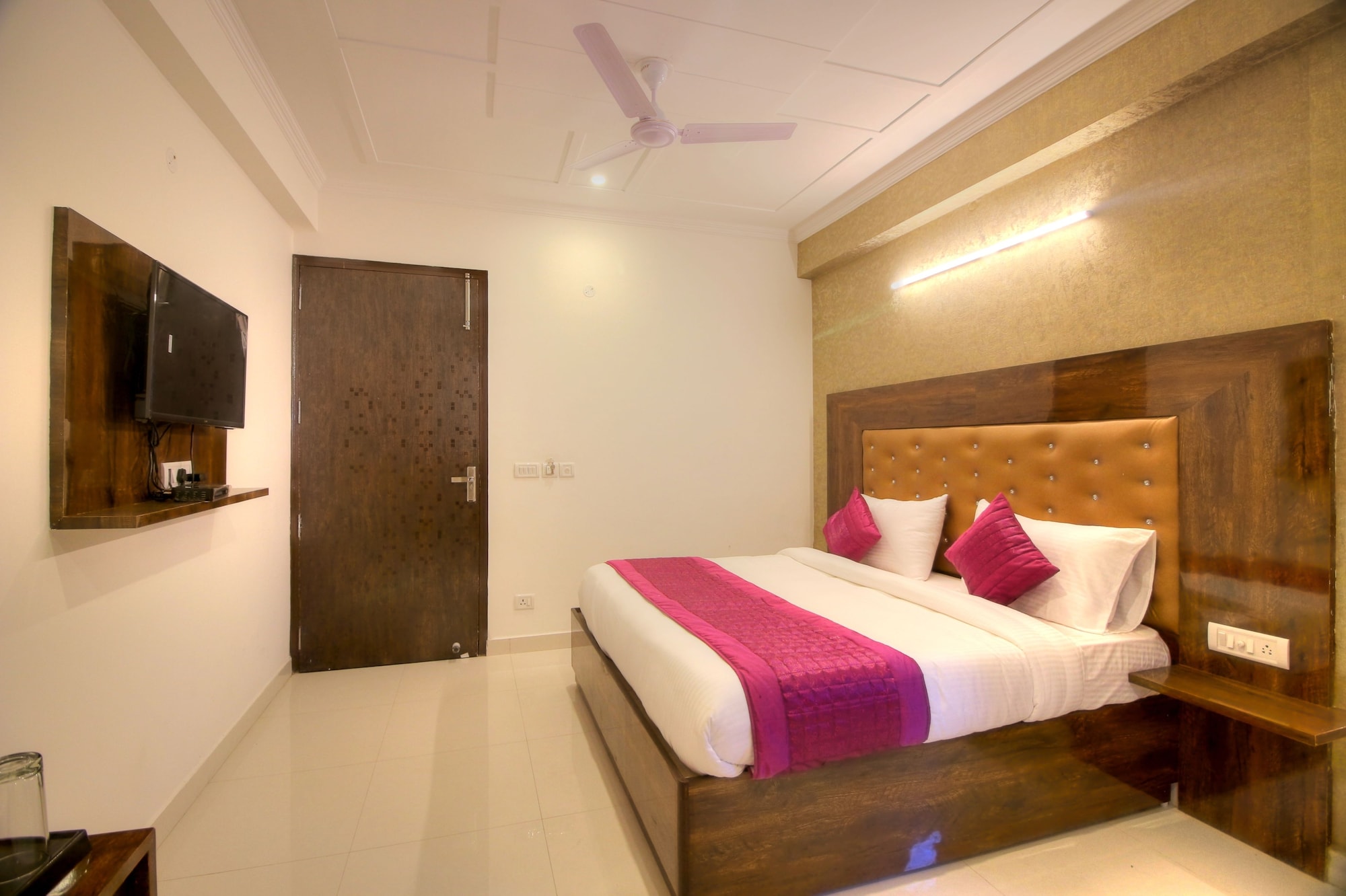 DELUXE, DOUBLE BED, CITY VIEW