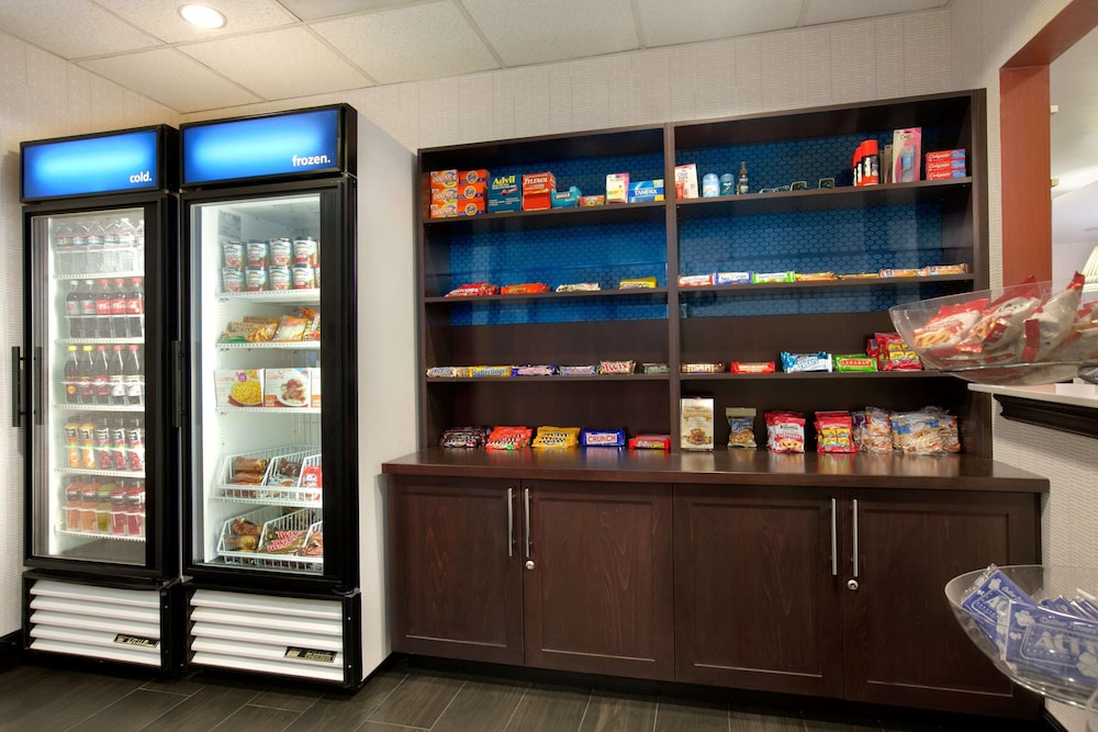 Hampton Inn & Suites Anaheim - Garden Grove 34/44