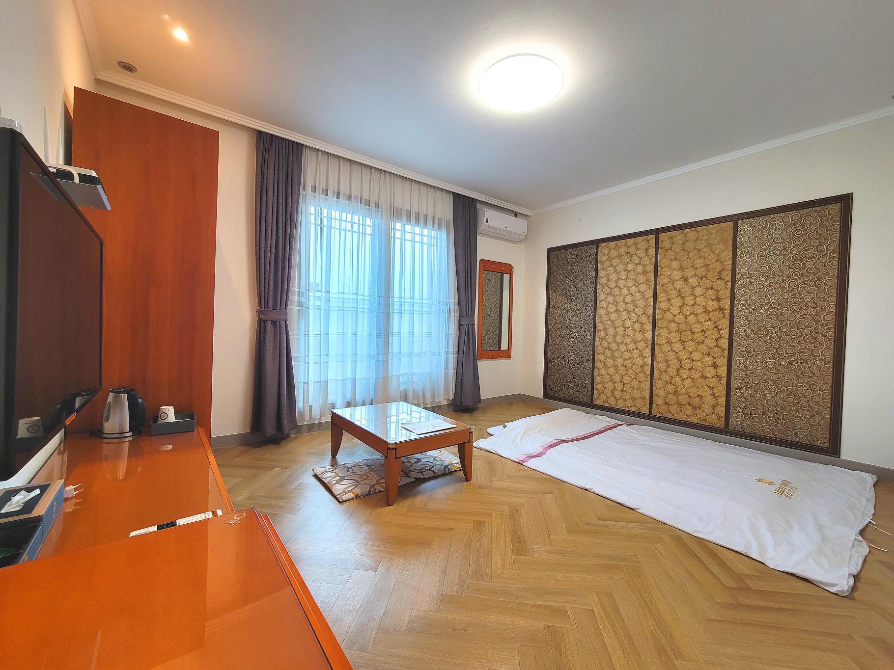Ondol, Room Assigned on Arrival, Bathtub