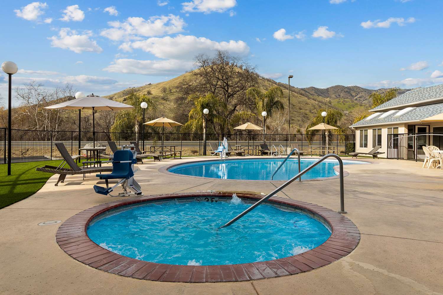 Comfort Inn & Suites Sequoia Kings Canyon 16/16