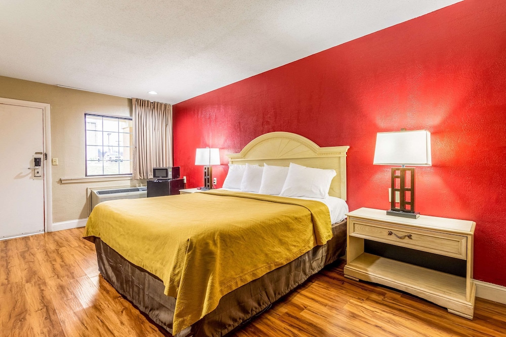 Econo Lodge Berea 23/37